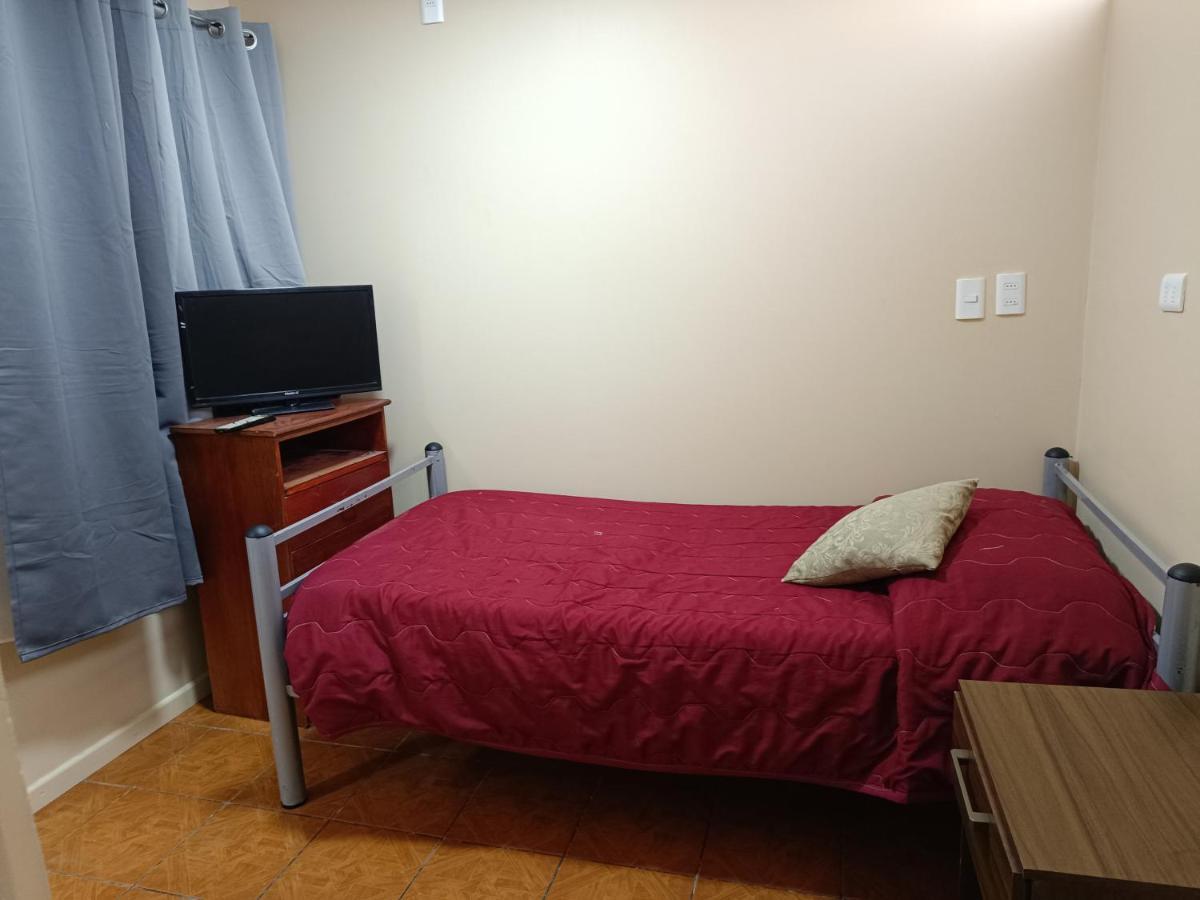 Hostal Ollague, Habitaciones Con Bano Privado Calama Bagian luar foto