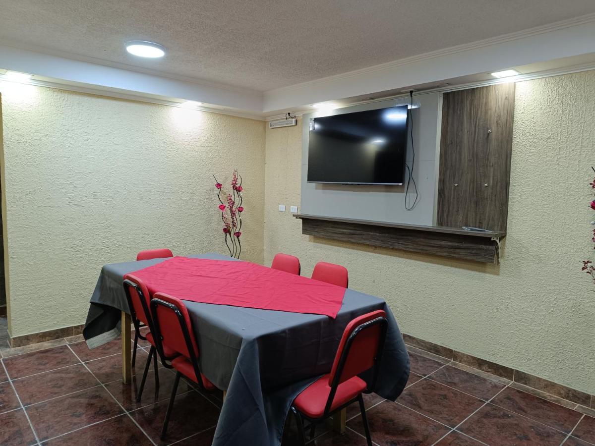 Hostal Ollague, Habitaciones Con Bano Privado Calama Bagian luar foto