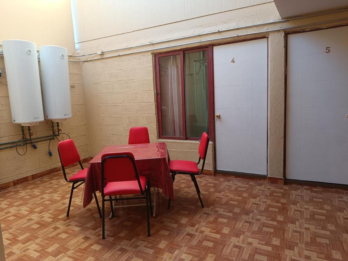 Hostal Ollague, Habitaciones Con Bano Privado Calama Bagian luar foto
